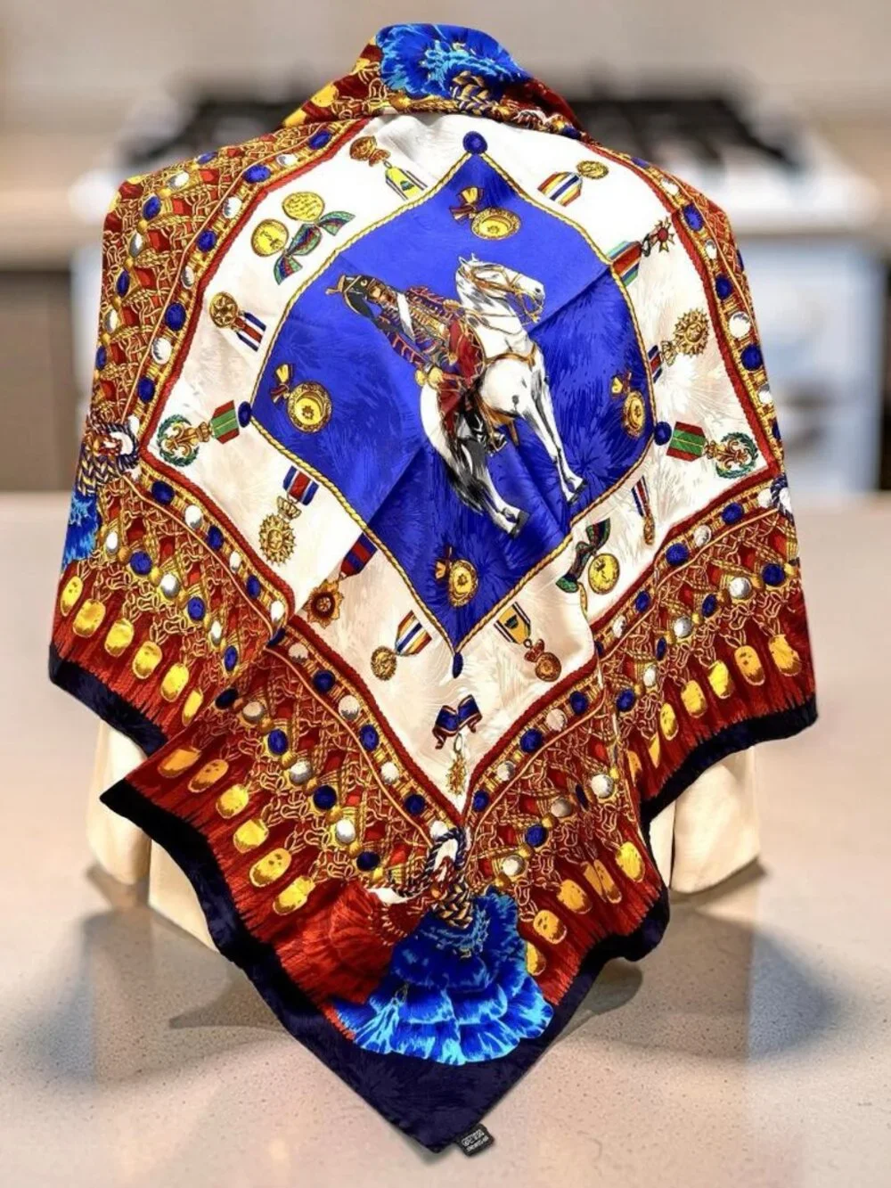 Les Carres du Louvre Paris  Silk Scarf 34"  French Louvre sit on horse ( 31) - Picture 11 of 11